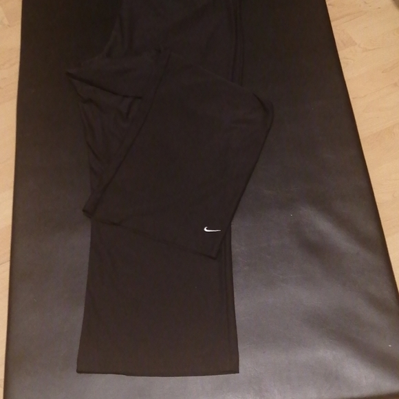 Nike's Pants - Picture 2 of 4